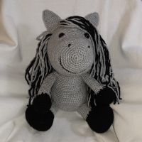 Süßes Pony gehäkelt / Amigurumi / Farbe : grau Niedersachsen - Wriedel Vorschau