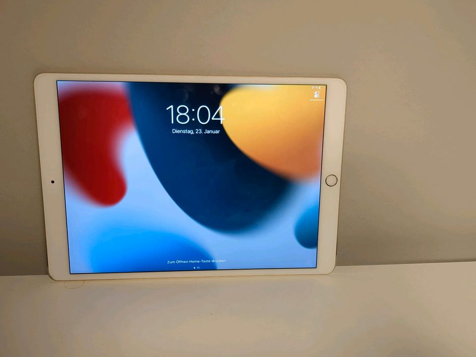 Apple iPad Pro Gold, 10,5 Zoll, 64 GB, Modellnummer A1701 in Höchberg
