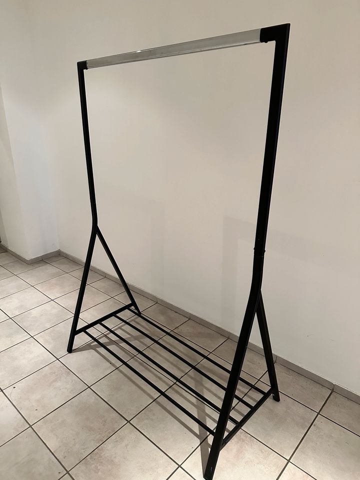 Garderobe aus Metall schwarz in Bonn