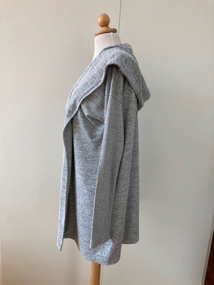 GAP – coole Hoodie-Jacke – Größe S / 36 in München