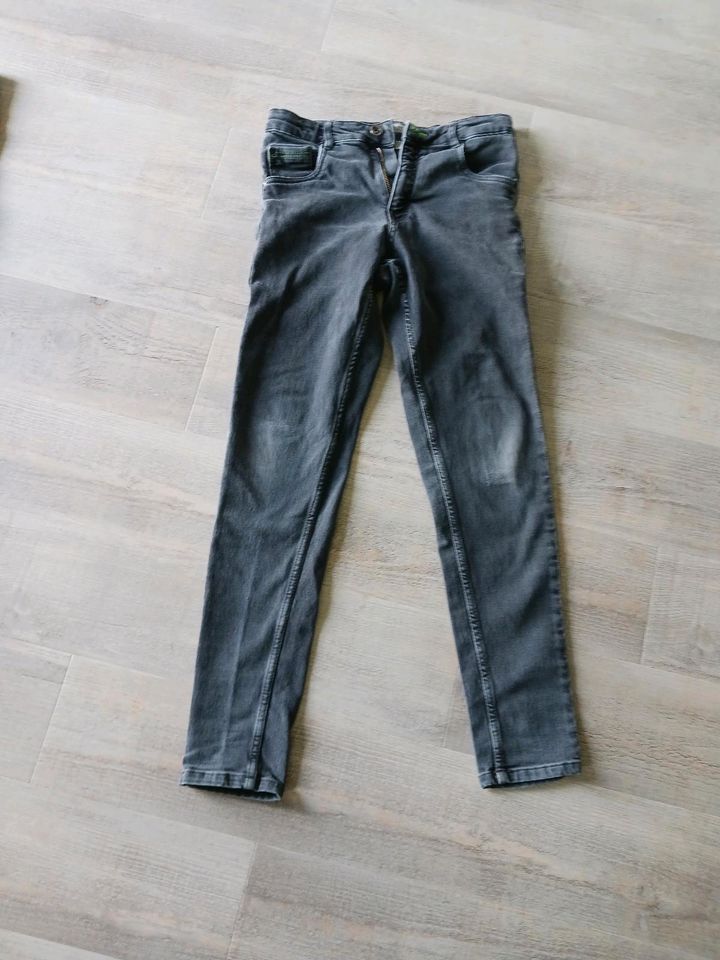 Jeans und Größe 158 in Cadenberge