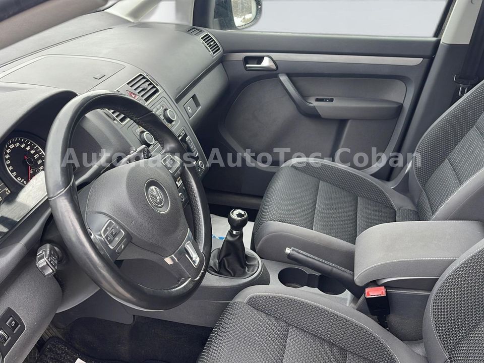 Volkswagen Touran Comfortline BMT*/NAVI/HU AU/XENON/EURO5/* in Freising