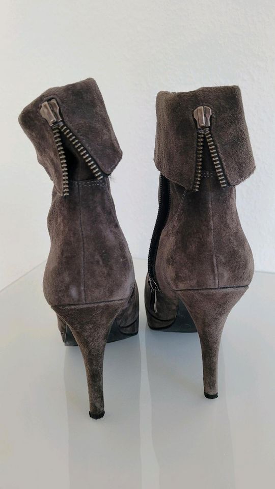 High Heel Stiefeletten Gr.38 Grau Veloursleder Absatz in Kaiserslautern