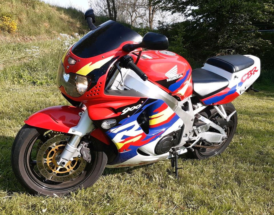 Honda CBR 900RR Fireblade in Medebach