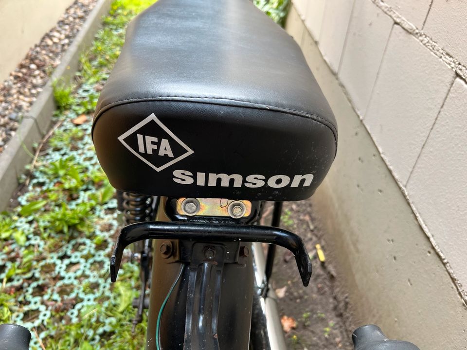 Simson S51, schwarz, viele neue Teile, 4 Gang, originale Papiere in Dresden