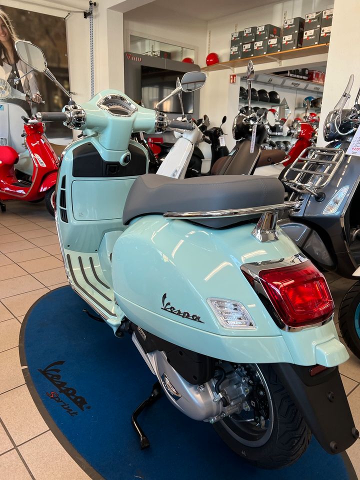 Neu! Vespa GTS 125 Grün Amabile E5 Roller in Freiburg im Breisgau