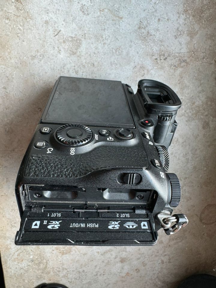 Sony a7r iii mit SMC Pentax-M 1:1.4 50mm Objektiv und 4 Akkus in München