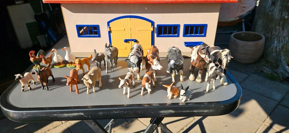 Schleich Kuhstall Tierstall Stall mit vielen Tieren in Weifa