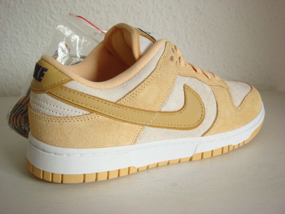 Nike Dunk Low LX Celestial Gold Suede EU 39 US(W) 8 Gelb Sail Bei in Kiel