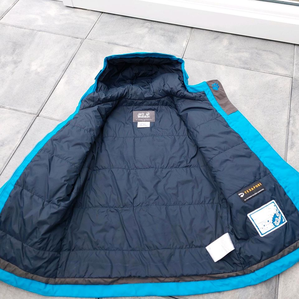 Jack Wolfskin Winterjacke Gr. 140 in Seggebruch