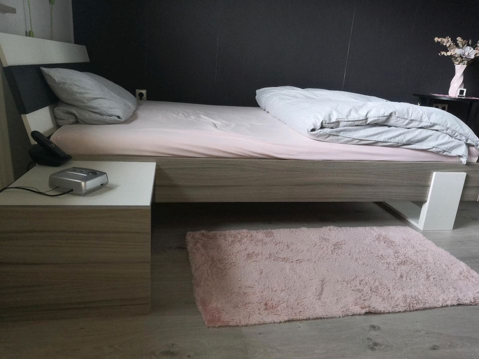 Modernes Bett 140 *200 cm, abzuholen in 35329 Gemünden in Laubach