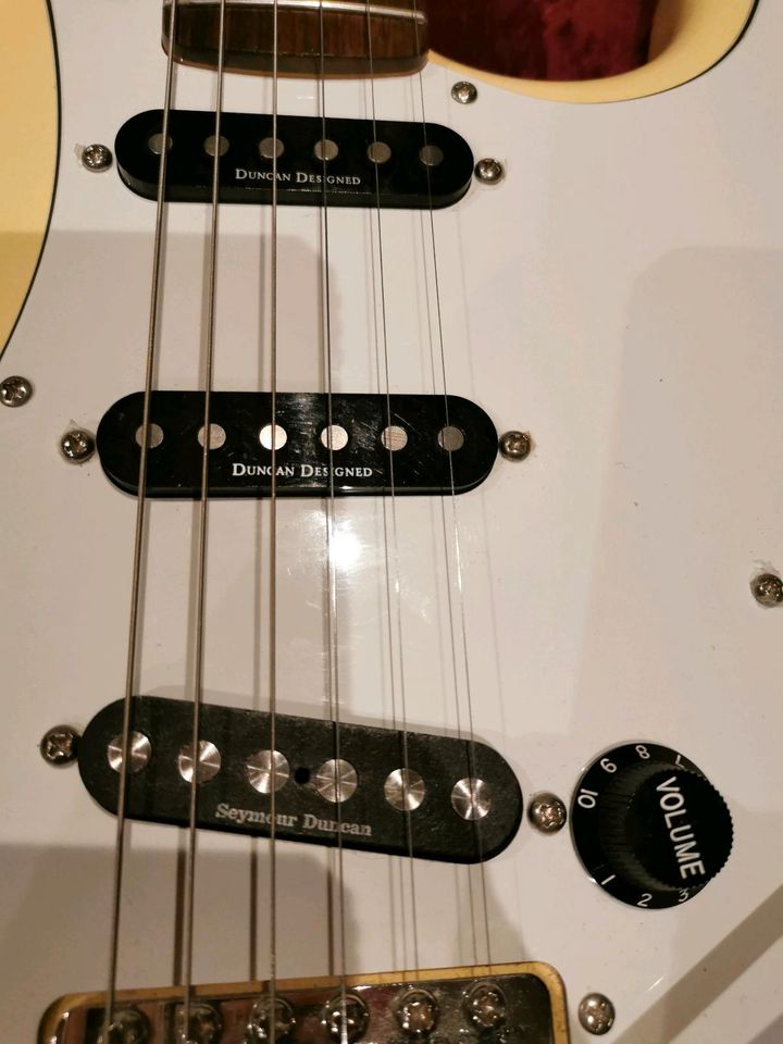 Squier bei Fender( Gitarre) in Sontra