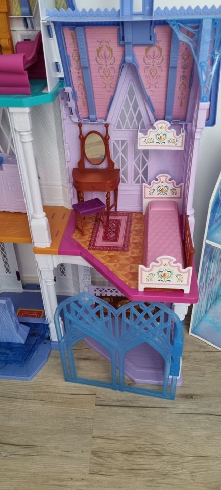 Schloss Frozen für Barbie,  groß in Wedemark