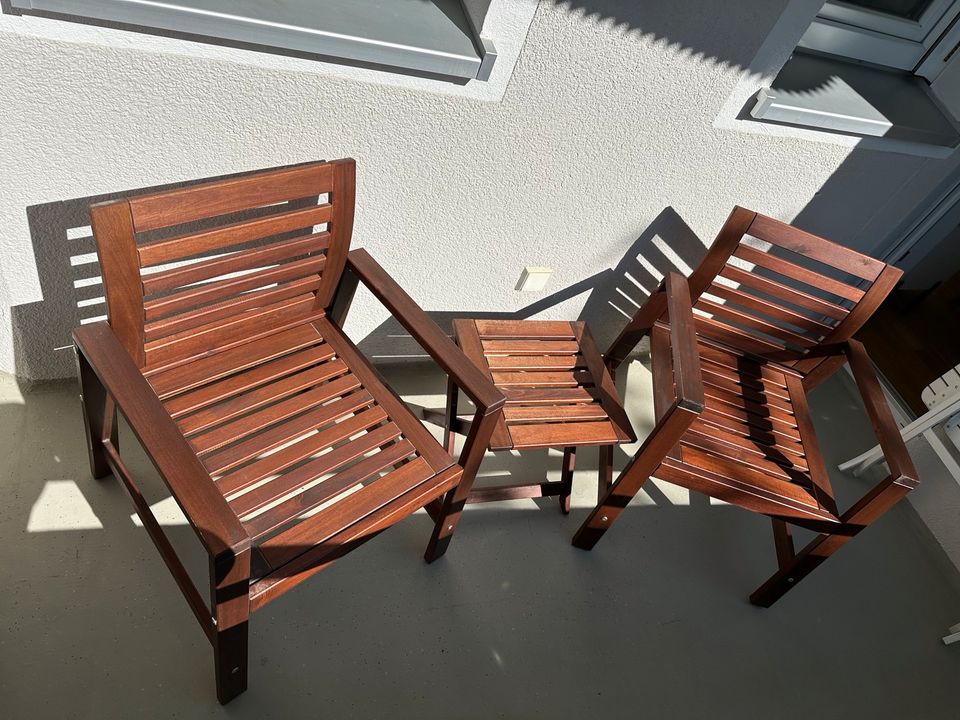 2 Gartenstühle mit Sitzpolstern + Klapptisch für Balkon in München