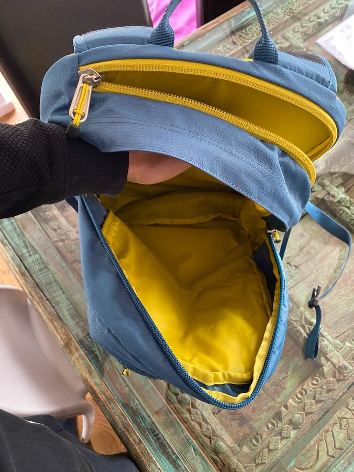 Stylischer North Face Rucksack - mit Laptopfach in Köln