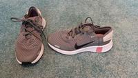 NIKE Sneaker Turnschuh Gr 36,5 Rheinland-Pfalz - Burgbrohl Vorschau