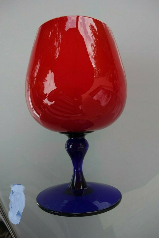 Friedrich Glas Pokal / Fuss Schale 20 cm h aussen rot innen weiss in Krefeld