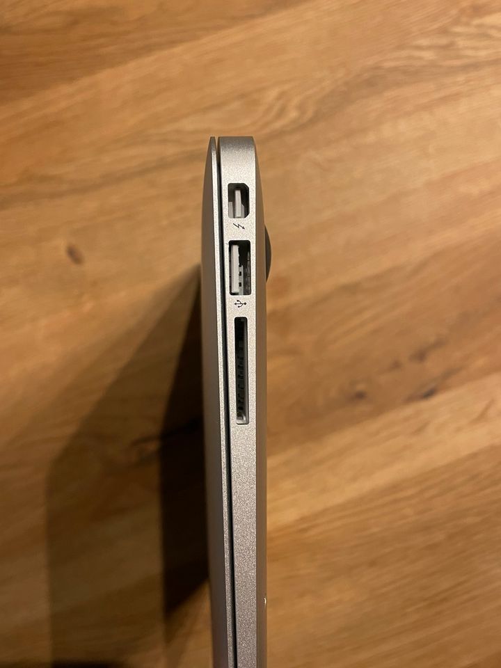 Apple MacBook Air 13“ (2017) i5 128GB in Neufahrn