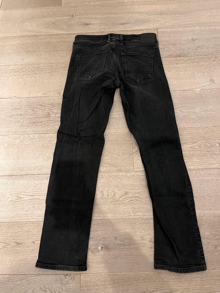 Schwarze Jeans Gr. 30/32 von C&A kaum getragen in Oberhausen