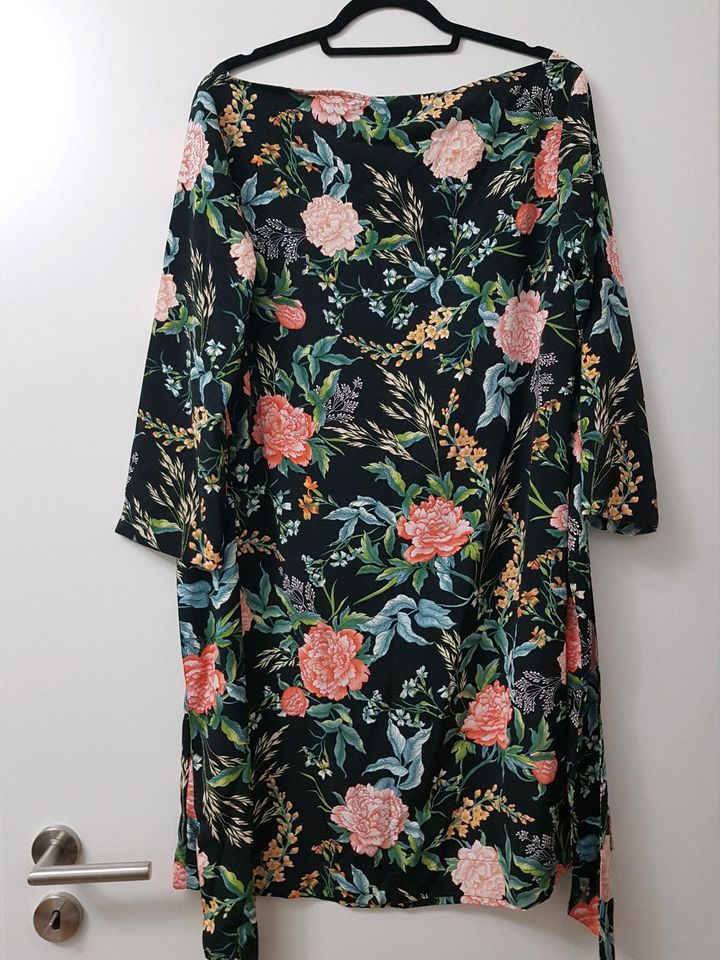 H&M Kleid bunt Blumen Gr. 46 Neu in Erlangen