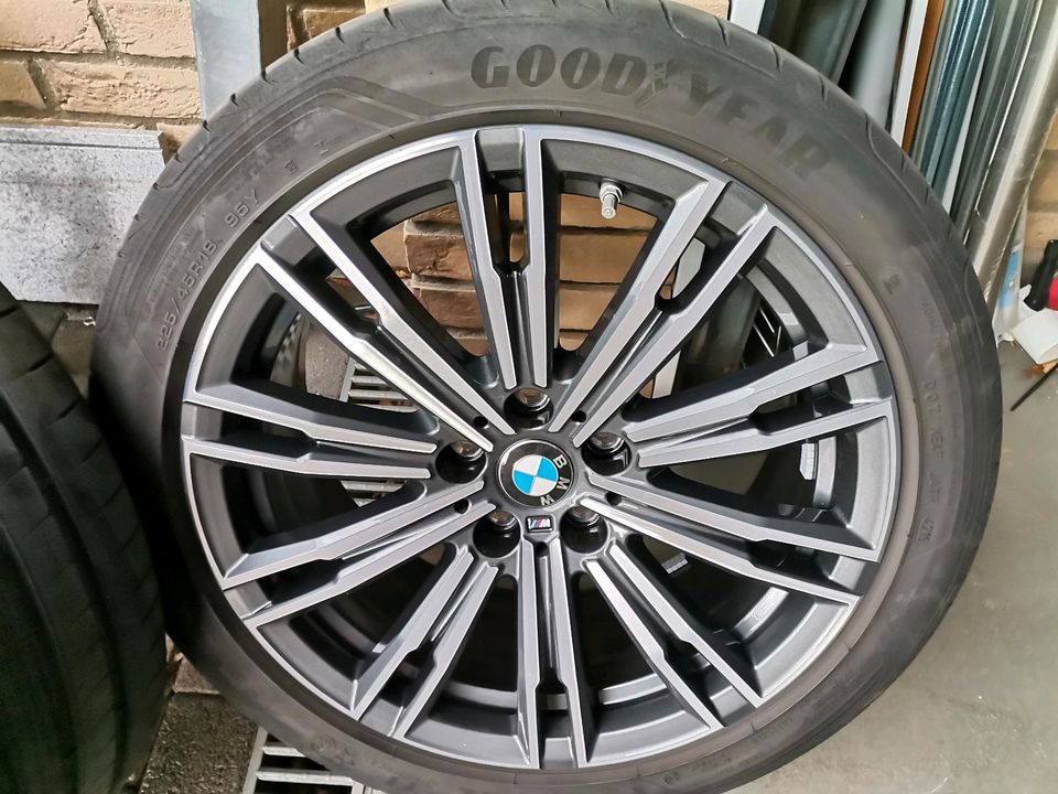 BMW Alufelgen mit Sommerreifen 18“ M 790 Original G20 G21 in Köln