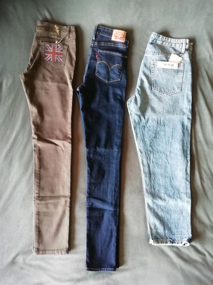 NEU MIT ETIKETT BIS NEUWERTIG LEVIS DAMEN JEANS HOSE! in Hamburg