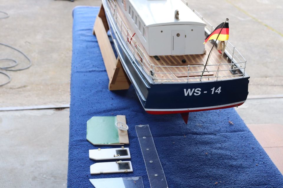 Polizeiboot WS 14 FB rein und los gehts in Wuppertal