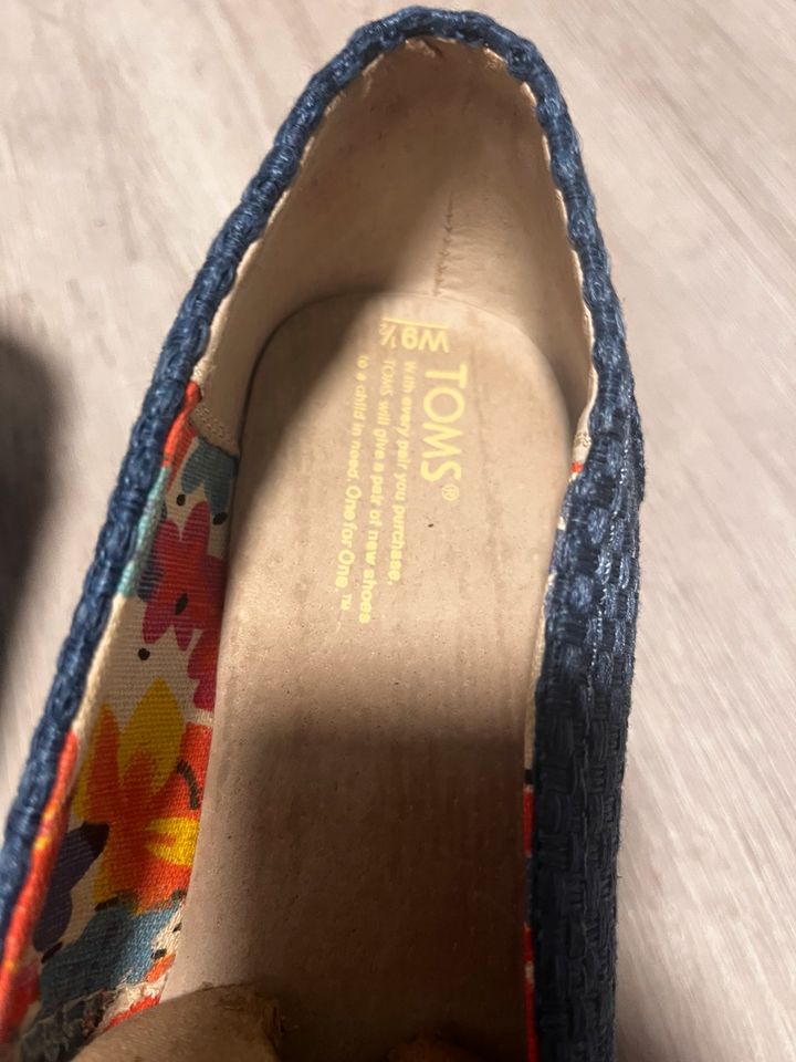 Toms Schuhe Sandalen blau wie neu Keilabsatz in Quickborn