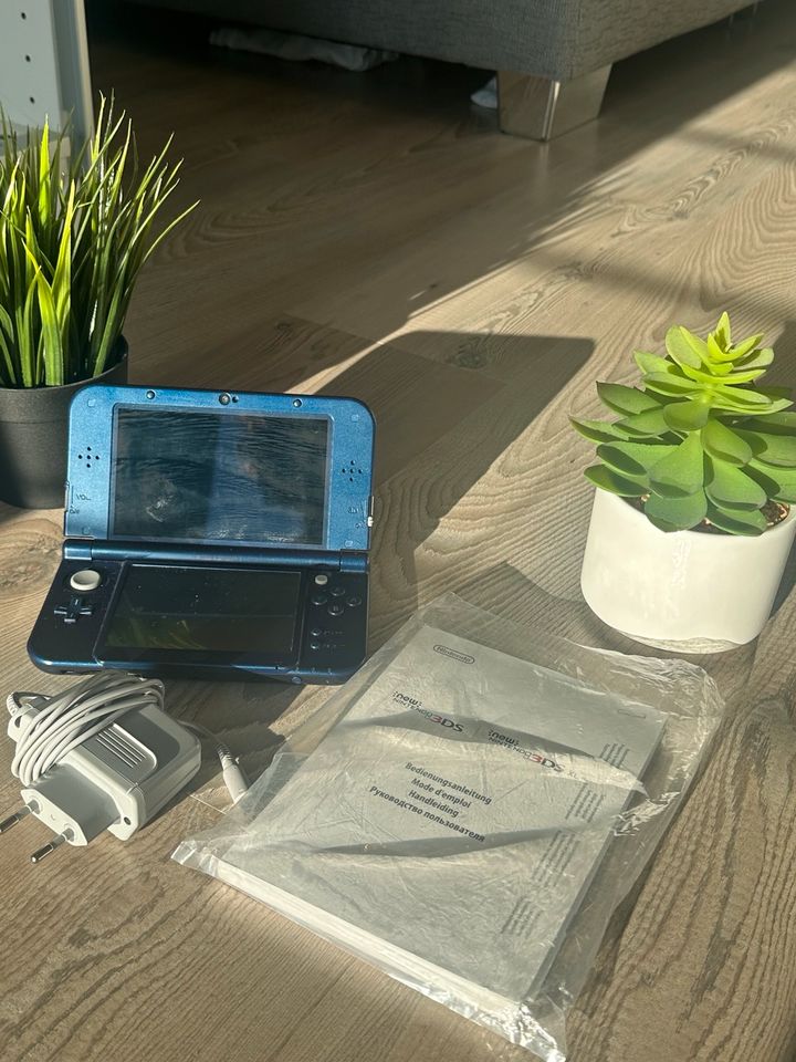 New Nintendo 3DS XL mit Zubehör in Eppingen