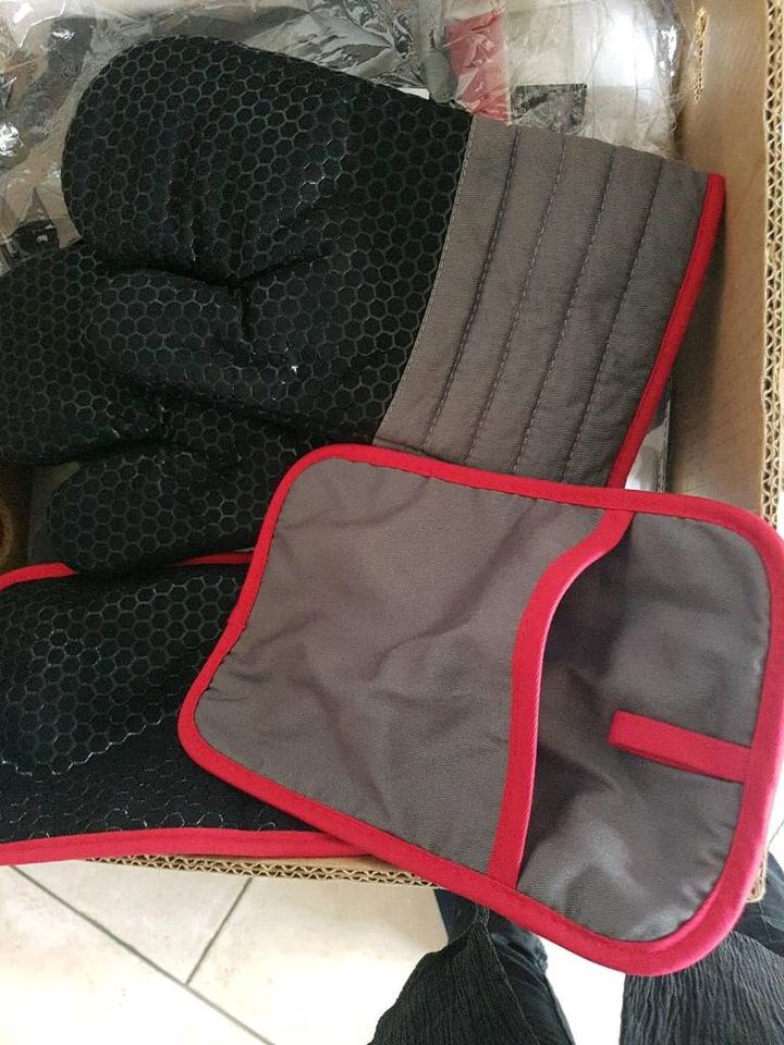 3 Sets 2 Grill Ofen Handschuhe 2 Lappen schwarz neu in Delmenhorst