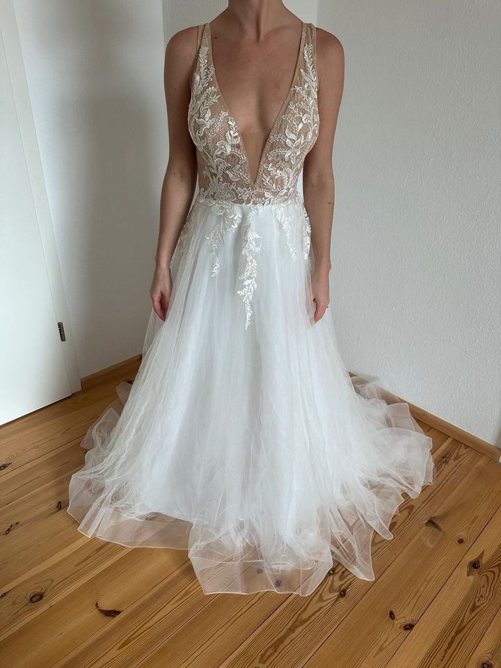 Hochzeitskleid Brautkleid Größe S nur anprobiert im Neuzustands in Frankfurt am Main