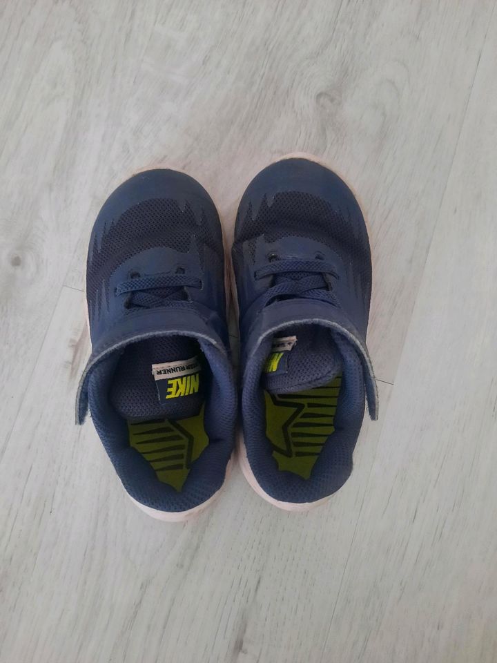 Nike sneaker gr. 25 Turnschuhe in Weißenfels