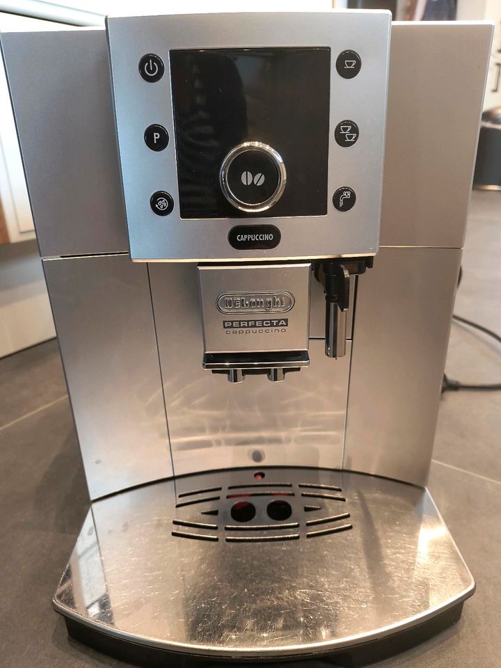 DeLonghi Kaffeemaschine Perfecta ESAM 5500 in Lennestadt