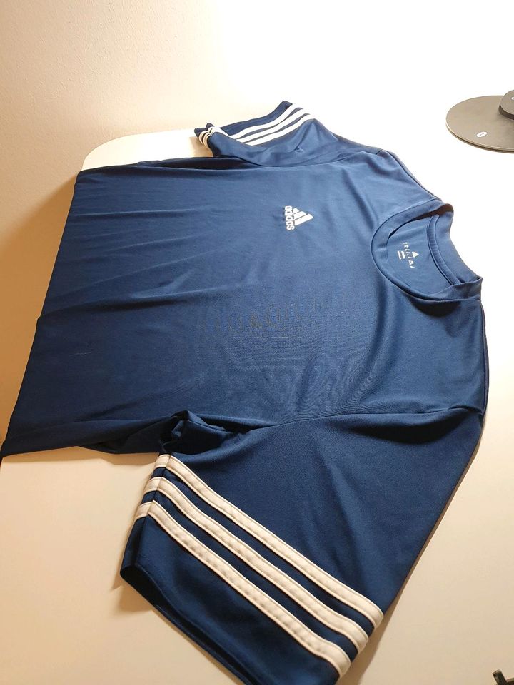 Original Adidas Trikot Sport Shirt blau Größe XL in Hamburg