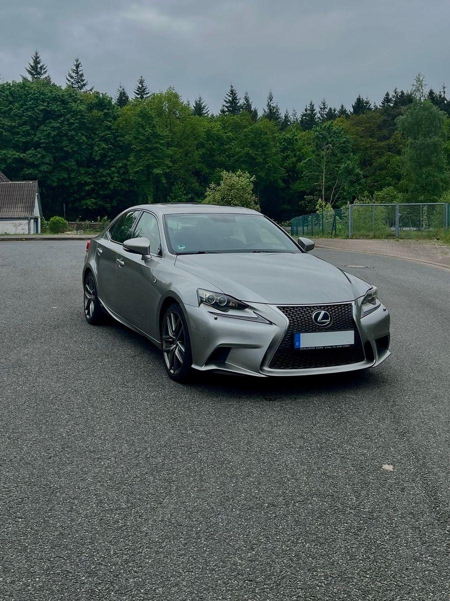 Abbildung des Autos Lexus IS 300 2.5 300h F-…