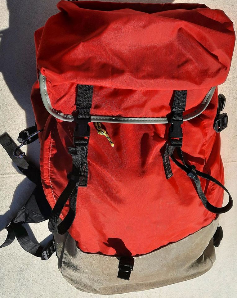 Outdoor | Bergsteiger Rucksack  Upcycling Lederboden | ab € 19,-- in Mainz