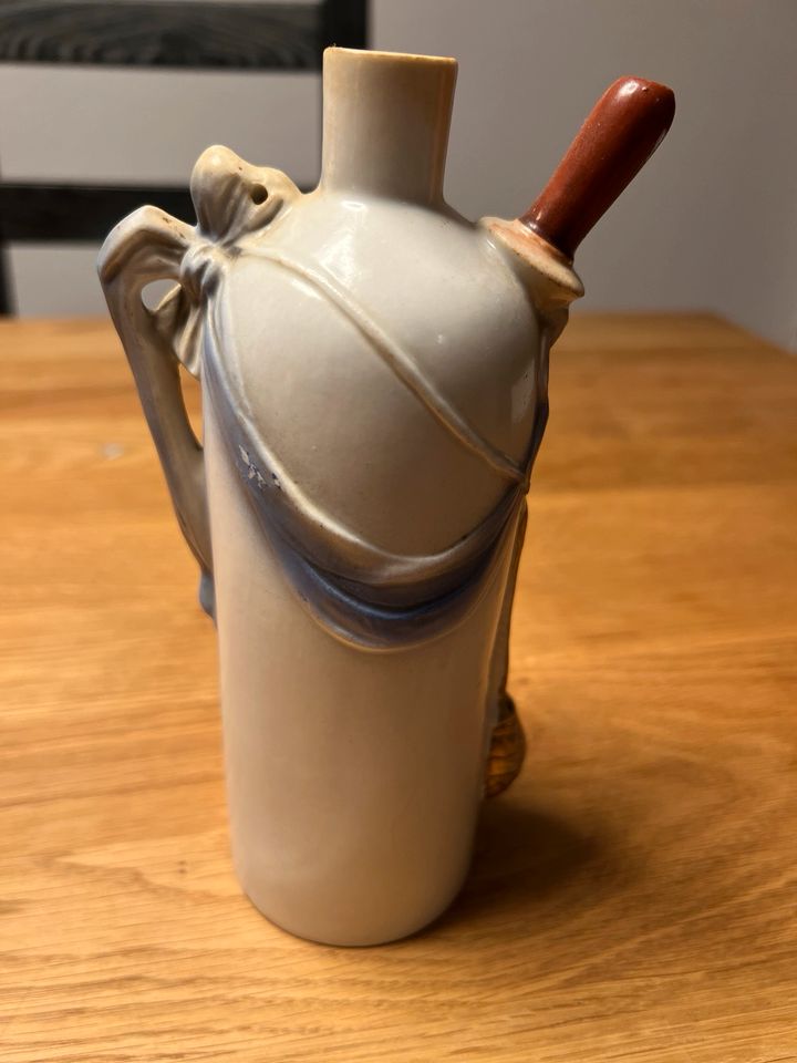 Schnapsflasche / Scherzflasche / Nuckelflasche aus Porzellan in Lünen