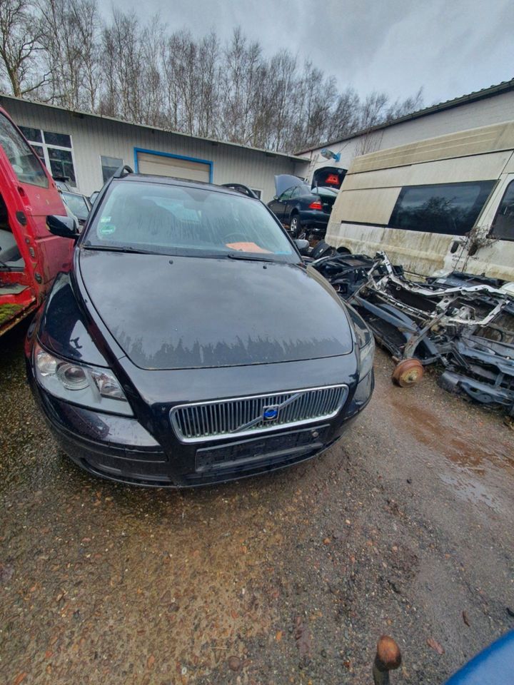 Volvo V50 Schlachtfest Ersatzteile Einzelteile Schwarz Bj.04 in Bremervörde