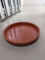 Blumentopf Untersetzer Terracotta glasiert 32 cm Baden-Württemberg - Kressbronn am Bodensee Vorschau