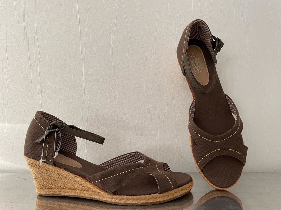 Leinensandaletten Keilabsatz braun neu Sommerschuhe 40 in Neulingen