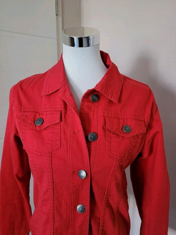 Rote Jeansjacke Gr. 38 in Gladbeck