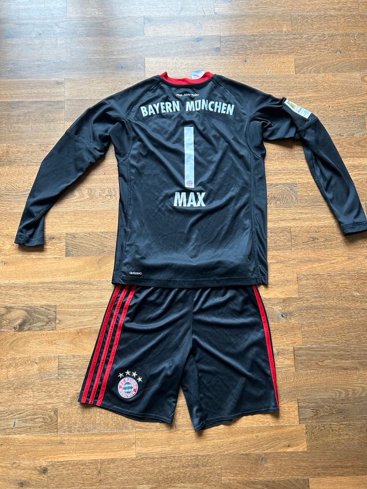 FC Bayern München Torwart Trikot Hose 152 Kinder personal. Max in Wiesbaden