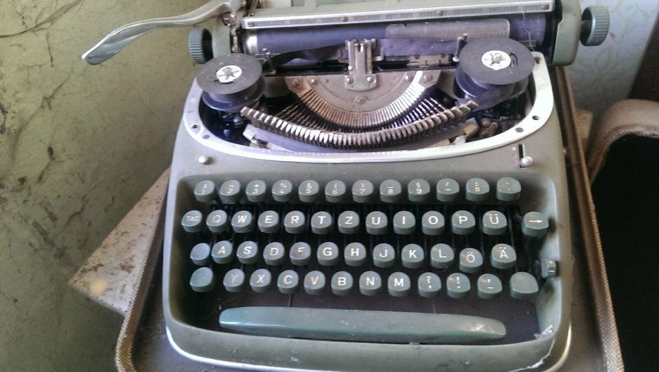 Alte Schreibmaschine in Großbrembach