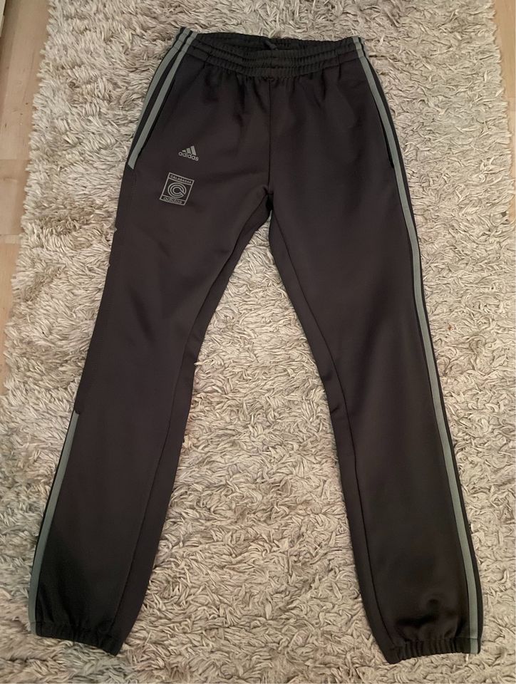 Adidas Yeezy Calabasas Track Pants Ink/Wolves XS FW17 in Hessen - Darmstadt  | eBay Kleinanzeigen ist jetzt Kleinanzeigen