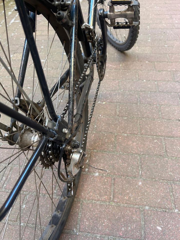 Enik Fahrrad Herren Mountainbike schwarz defekt in Berlin