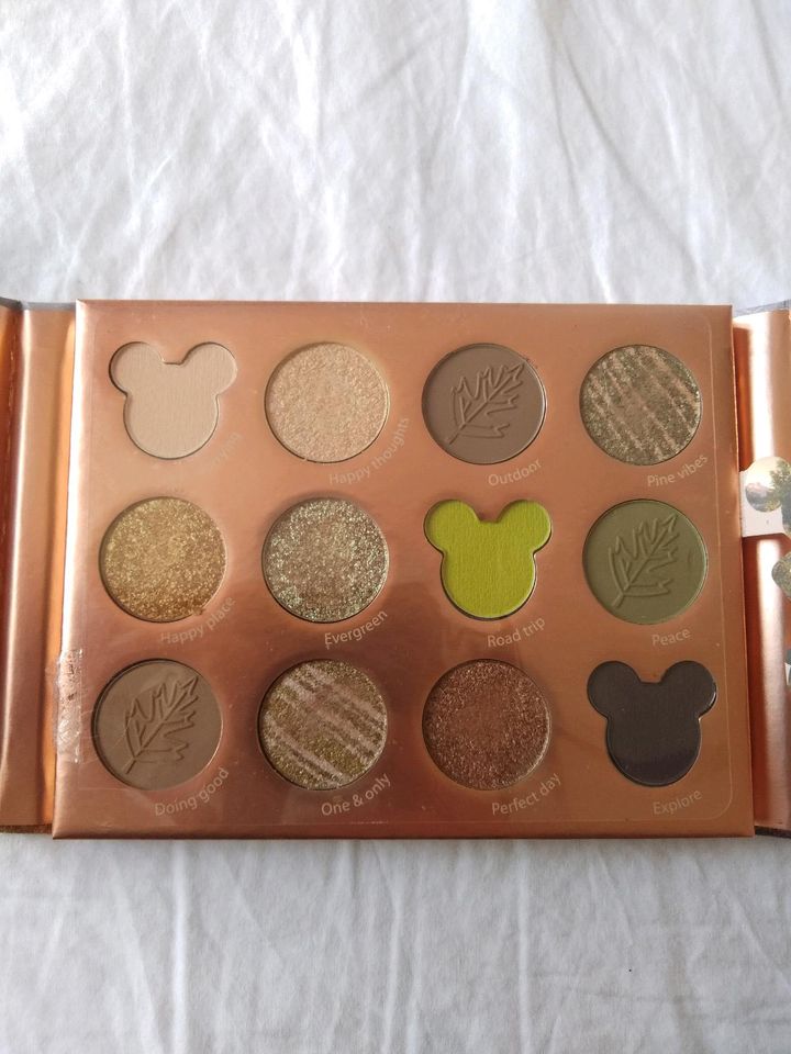 Essence Disney Mickey eyeshadow Palette 01 Dreams are forever in Dresden