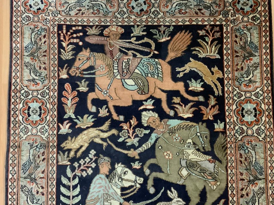 TEPPICH SEIDE / BAUMWOLLE FIGÜRLICH ORIENTALISCHE REITER 130x77cm SEIDENTEPPICH - Versand kostenlos - Wir sind für Sie da lokal in 86830 Schwabmünchen oder online ARTHOME24 in Schwabmünchen