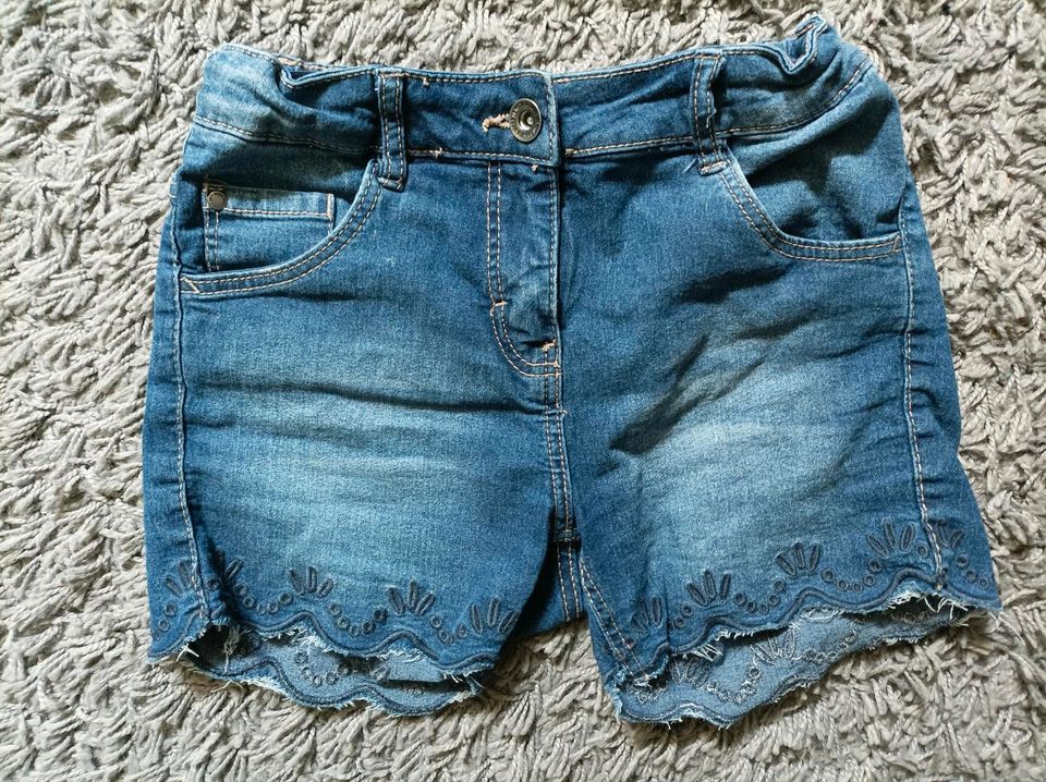 Jeans Hot Pants Gr 146 in Duisburg