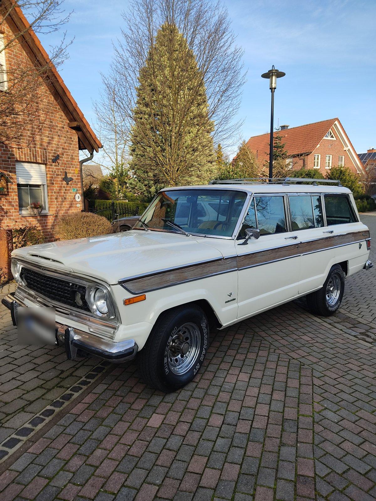 Abbildung des Autos Jeep Wagoneer 1973 mit A…
