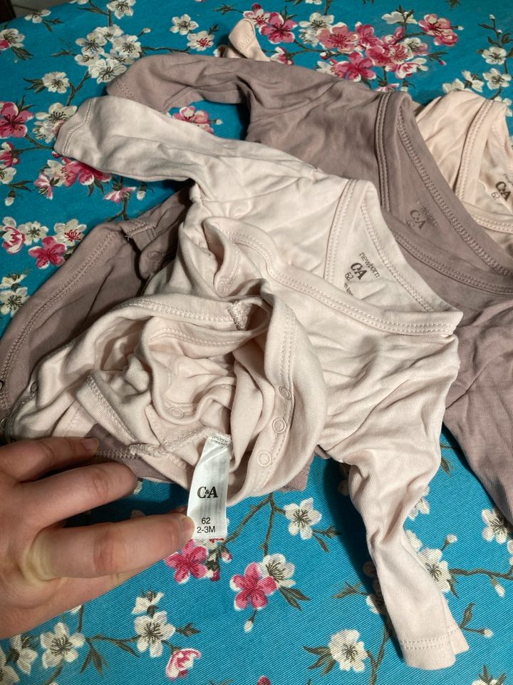 Set aus 3 gebrauchten Wickelbodies C&A Größe 62 Baby Body in Prisdorf